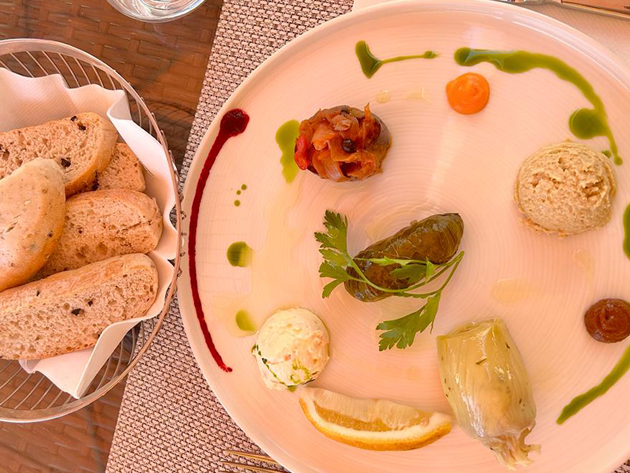 Divan Çukurhan, hotel restaurant. Meze starters.