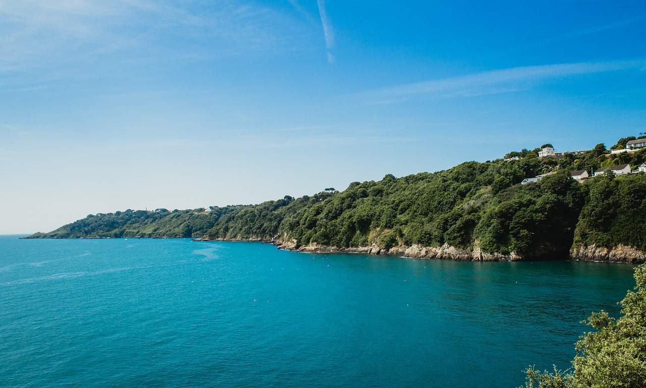 Guernsey: green cliffs