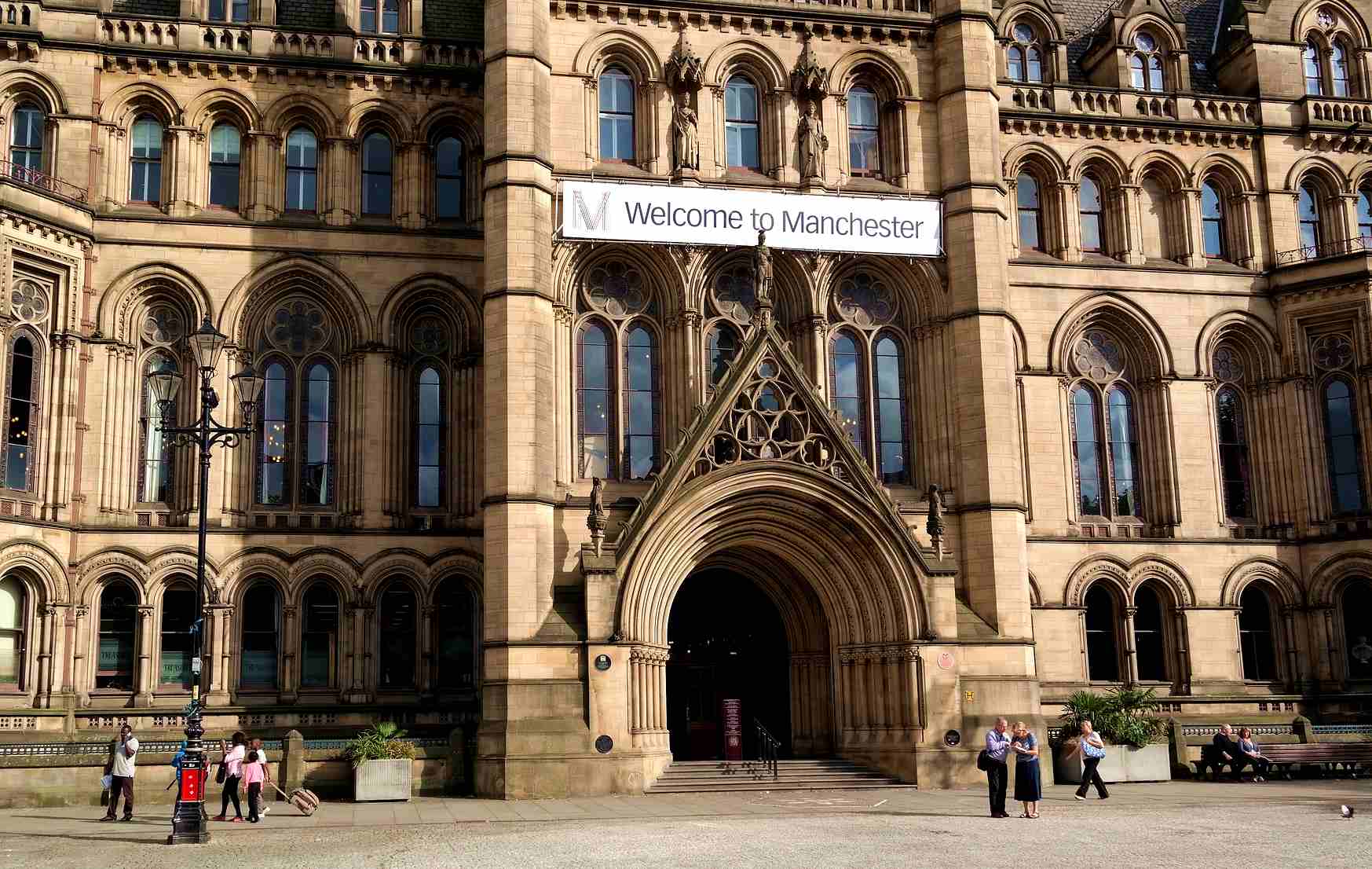 Manchester, İngiltere’de 1 sterlinlik turizm vergisi alan ilk şehir oldu
