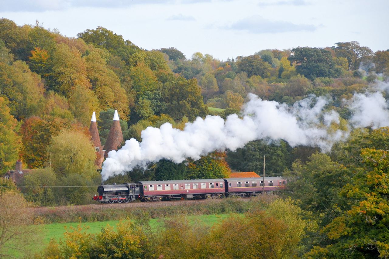 Virgin Experience Days - Travel on a steam train through the spa valley plus afternoon tea for two